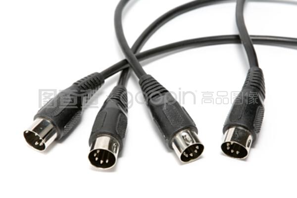 米底电缆与数码连接器 精密连接技术的核心支柱